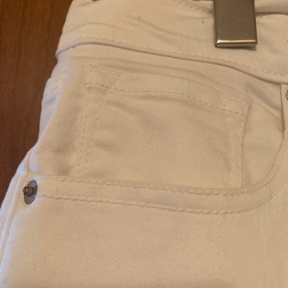 Old Navy Womens White “Curvy” mid rise Jeans - Picture 3 of 5